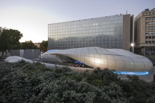 法国,巴黎,香奈儿流动艺术展览馆/ 扎哈哈迪德建筑事务所(zaha hadid