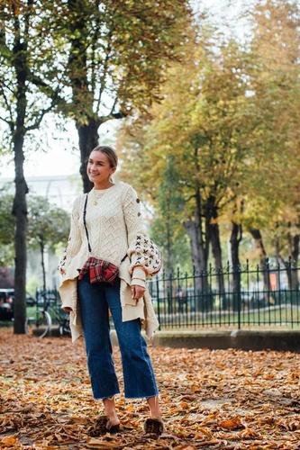 难道还要我手把手教?(还是教一下吧)   穿上「落叶色」衣服