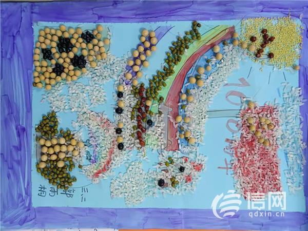青岛包头路小学开展劳动强国粮食画粘贴活动