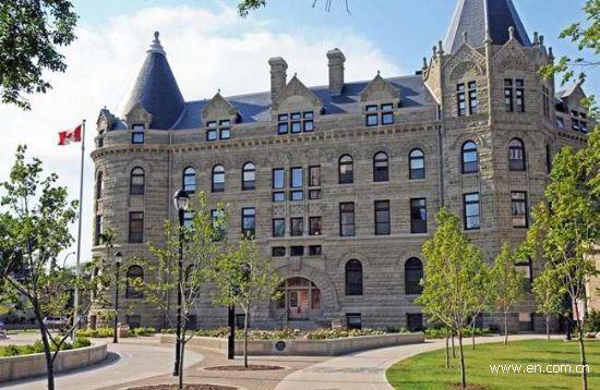加拿大温尼伯大学允许学生在完成高中课程同时研修大学课程