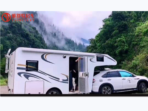 程力雅舒特房车官网背驮式拖挂房车内饰图片中开门布局