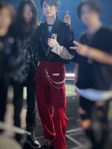 严浩翔_严浩翔_裤子_潮流_穿搭ootd