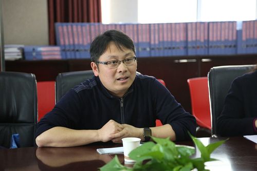 初中部管委会主任,副校长姜波汇报工作