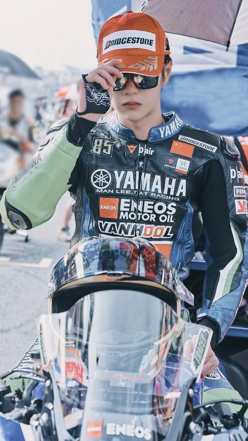 王一博赛车&冲浪壁纸:是你们的酷盖啊