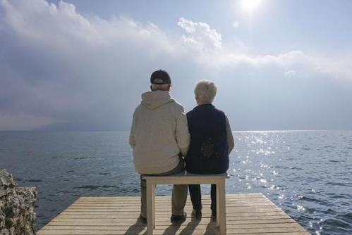 别再自己出去瞎旅游了,再不陪父母,他们就老了!