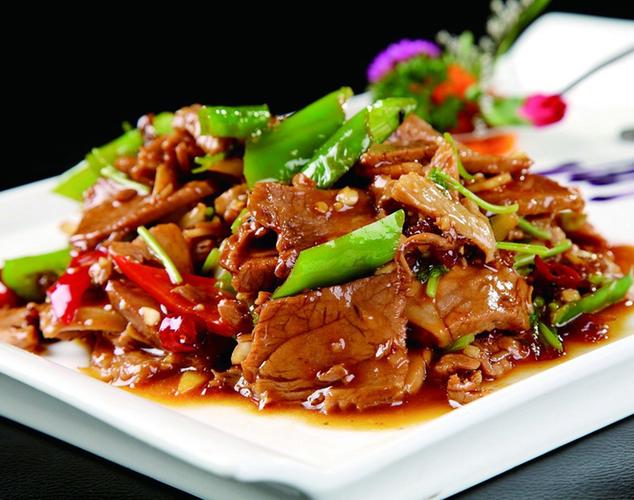 炒羊肉时,万万别直接下油锅,如果少了这一步,羊肉又膻