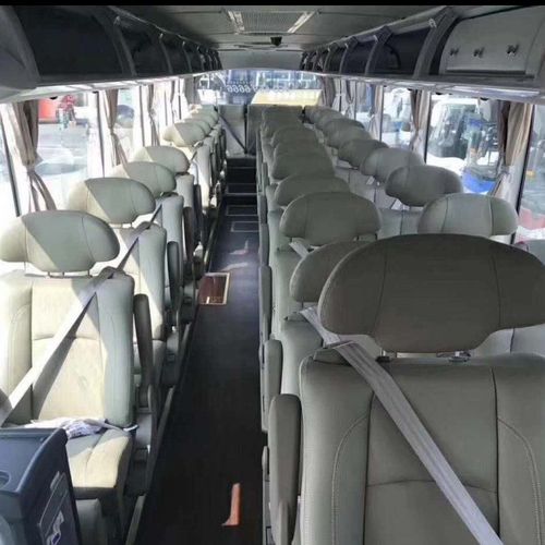 宇通三十九座高配半卧车