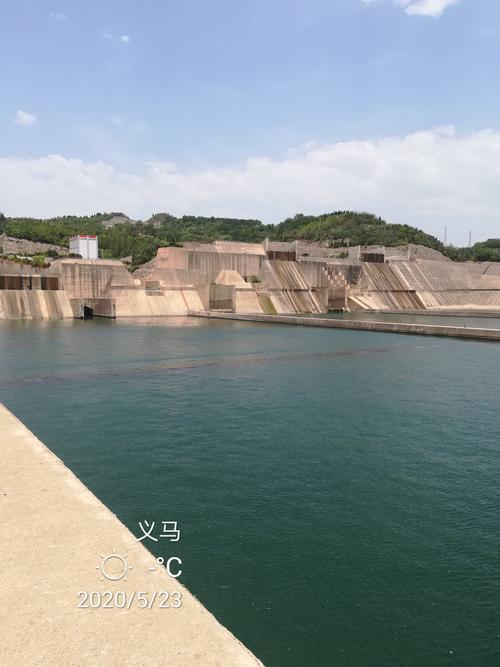 小浪底黄河三峡景区位于河南省洛阳市孟津县,济源市边界,地跨黄河南北