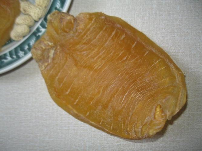 月子的话一般要吃一些功效强大的花胶,比如赤嘴鱼胶,当然还是要老赤嘴