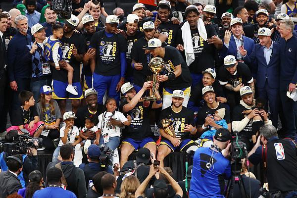 风暴眼重夺总冠军勇士复兴路险且艰