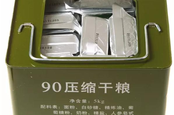 军用压缩饼干真能抗饿48小时?网红沸水煮开1块后,网友