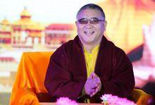 老上师土登曲吉扎巴仁波切曾经预言授记,不久的将来,昌列寺将成为一座