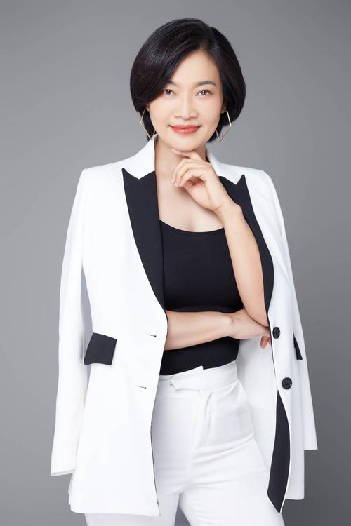  p>崔瑀时,出生于吉林松原,东莞广播电视台主持人.