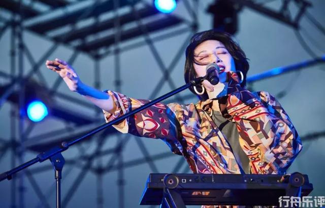 行舟乐评南京四人英伦风肆囍乐队流淌着青春却不想太流行