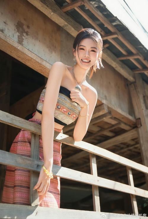 从之前重仓的券商服务,金证股份和恒生电子,到现在这