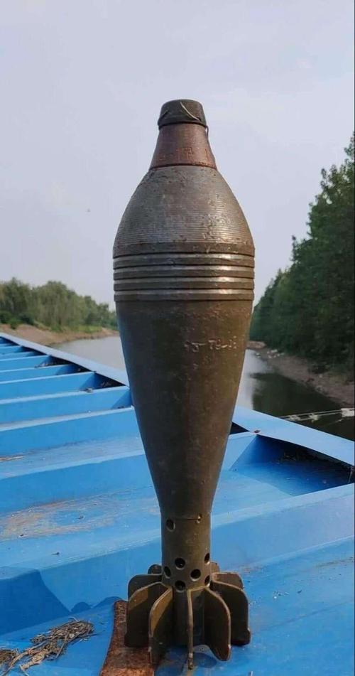 高邮一居民家中发现2枚迫击炮弹,警方前往鉴定