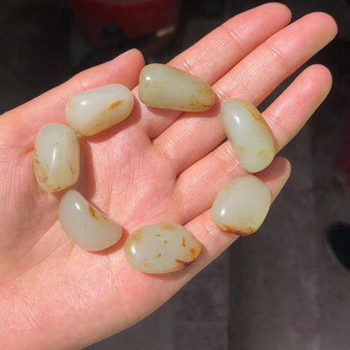 和田玉籽料原石手串,为什么有的几百元有的几十万?