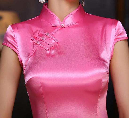 价格:4500元/件 最小采购量:2件 产品类别:旗袍 主图来源:实拍有模特