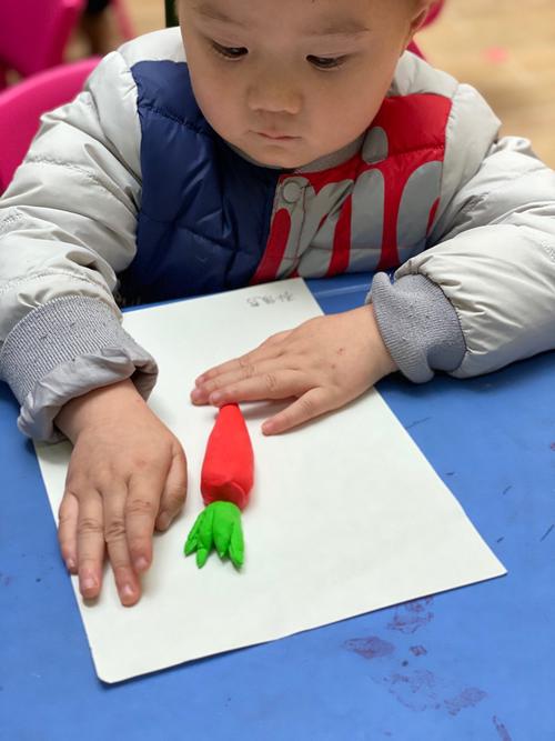 东河幼儿园小班:手工"胡萝卜"