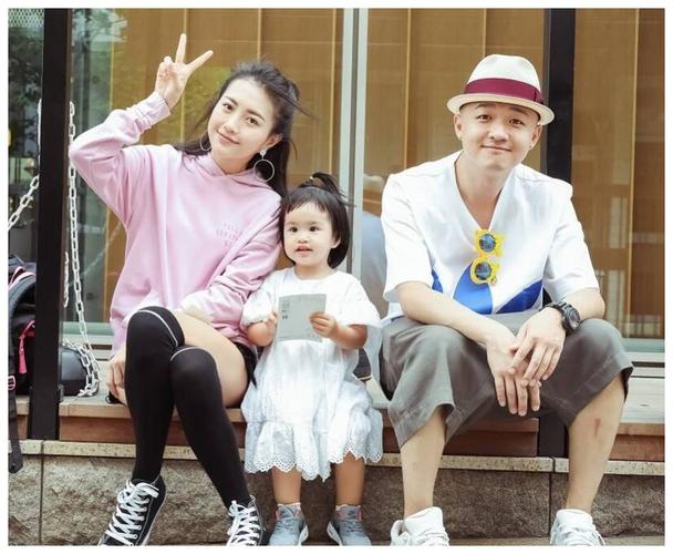 包贝尔女儿的家教绝了三年前包文婧曾被全网吐槽低能妈妈