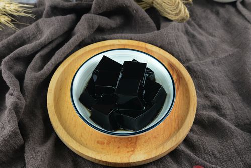 仙草冻,美味百搭,冷热皆宜,消暑"凉"品,口感很细腻,q弹又爽滑,每个