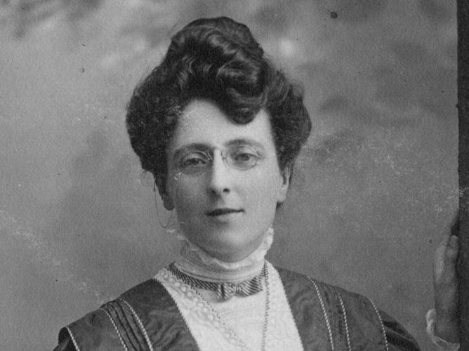 其它 绿山墙的安妮 写美篇 人物简介 安妮  天真,善良,并富有幻想力.