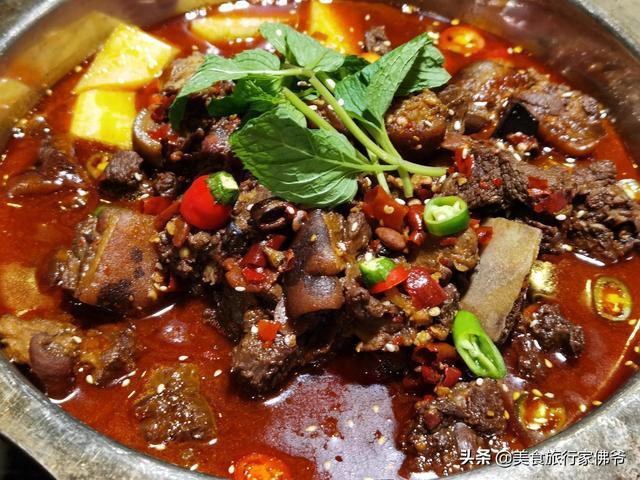 福州美食据说是唯一能吃到牛瘪火锅的还有一道狗肉煲人见人爱