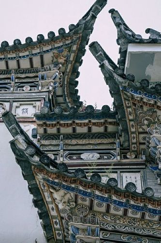 民国时期的,毫不夸张地说,喜洲的古建筑群算是白族建筑文化的一个缩影