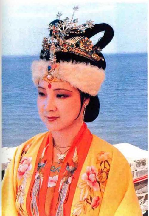 野心极大的贾探春,为何成为王妃还痛哭?脂砚斋两个字