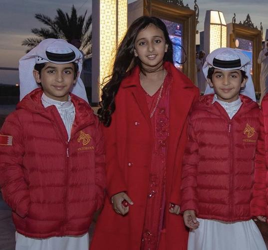 巴林王子盛宠迪拜公主,结婚11年恩爱如初,被说最爱晒娃的王子