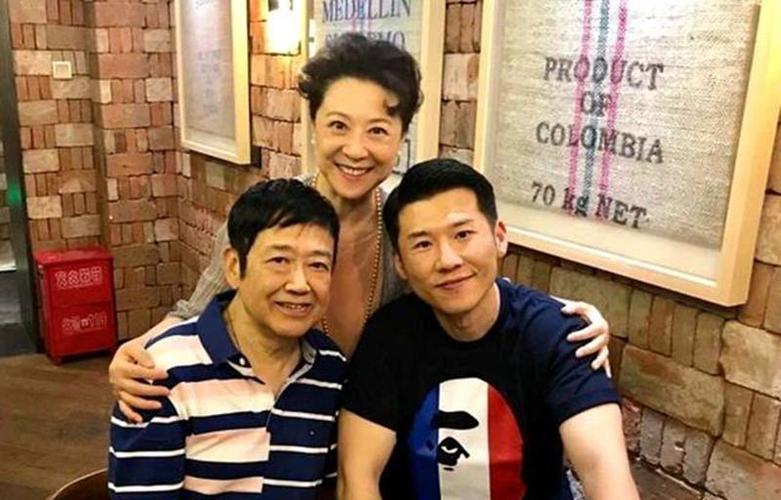 72岁艺术家王馥荔与丈夫王群最新近照曝光,因戏生情,相爱一生