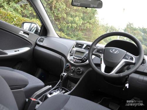 北京现代_雅绅特_2011款 1.4 自动 舒适型_内饰图片