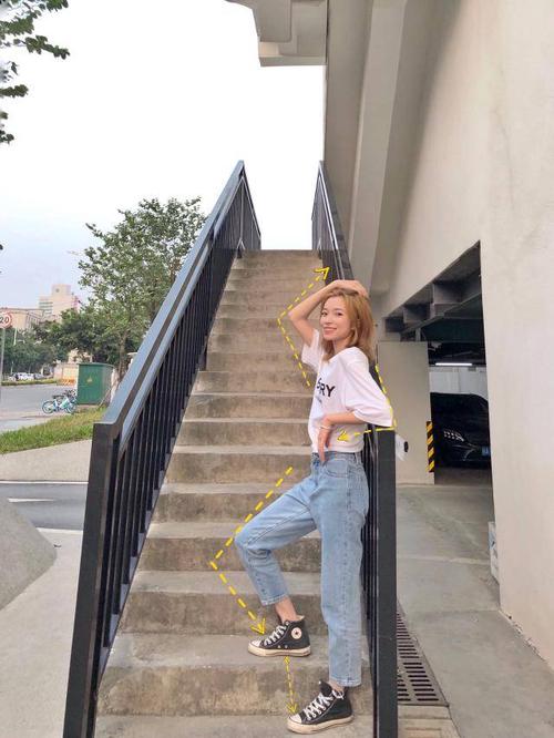 实用楼梯拍照姿势,get好这7个,楼梯拍照美美的