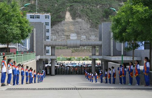 吴起县第二中学家长会纪实