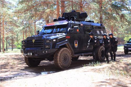 剑齿虎装甲防爆车投入实战 齐齐哈尔警方再添社会治安