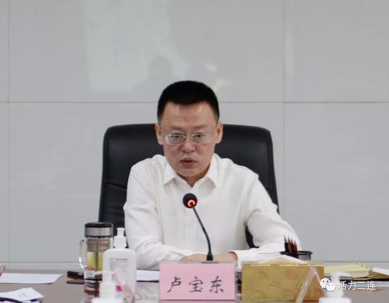 二连浩特:卢宝东主持召开市长办公会议研究部署近期重点工作