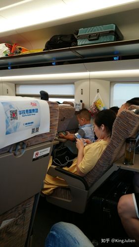 cr400af-a上半面壁的乘客,将座椅靠背后调极力"渴求"光明