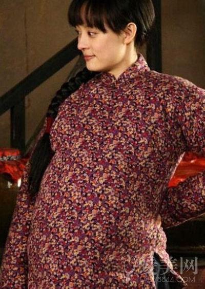 组图:张柏芝素颜干农活 女星村姑造型大盘点(3)