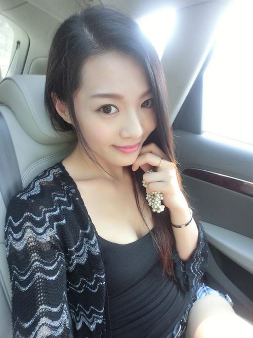 美女自拍美乳呼之欲出(12/15)_老婆网