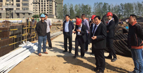 刘国民董事长视察永诚建筑公司承建的重点工程