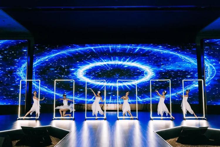 全新梅赛德斯-奔驰长轴距c级车南京上市