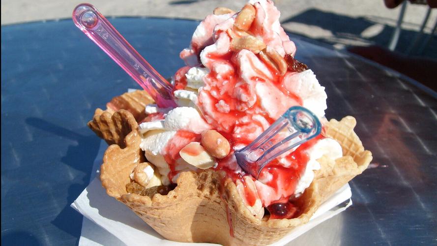 冰淇淋圣代高清照片