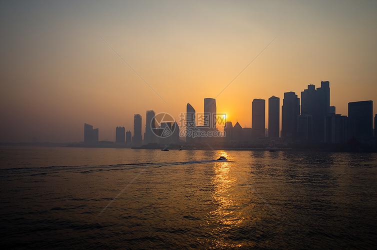 城市黄昏夕阳美景高清图片下载-正版图片500783919-摄