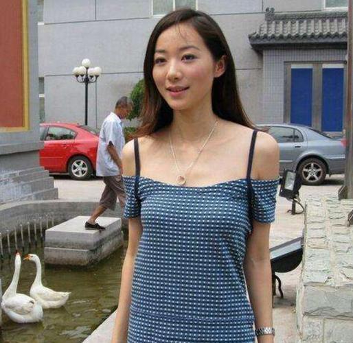 韩雪太保守不适合穿吊带裙?看完韩雪穿吊带裙旧照,果断路转粉