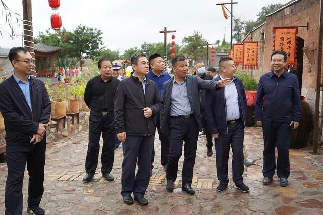 今天,井陉县县长去了好几个地方