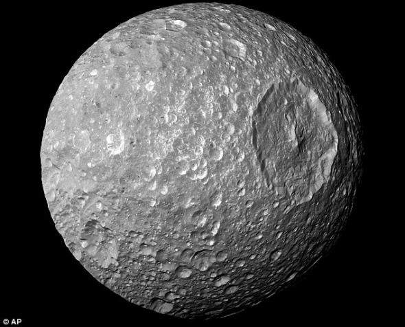 土卫一热成像照片公布 似游戏角色吃豆人