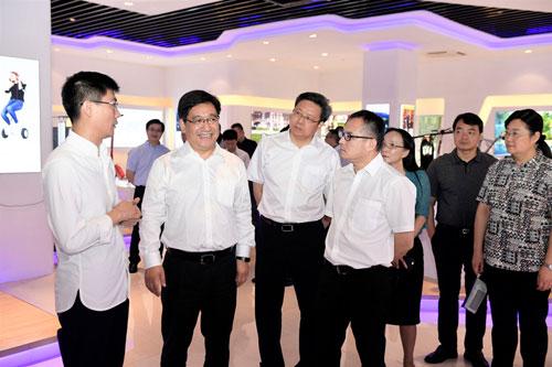 徐美健,高新区党工委副书记,代区长吴新明率领高新区党政代表团到镇江