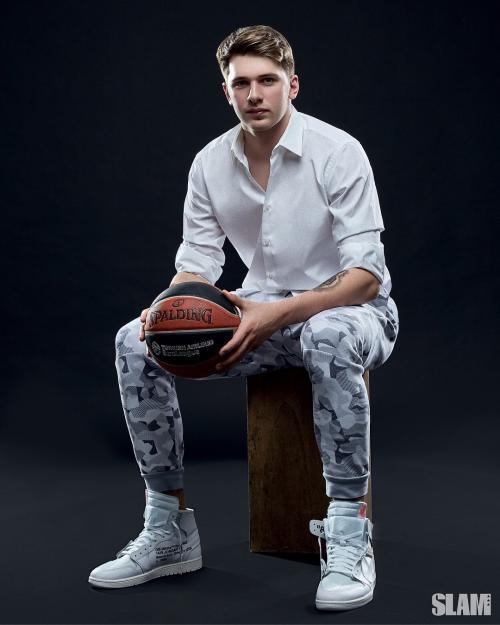 一起欣赏一下东契奇的顶级颜值吧[灵光一闪]东契奇可谓是欧洲天才球员