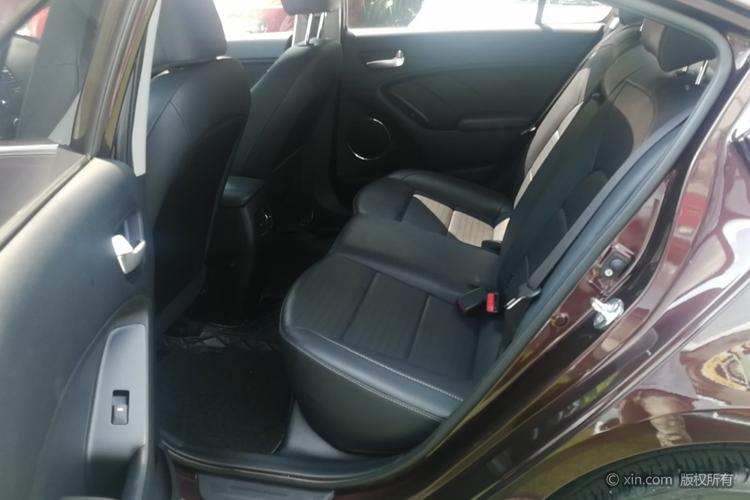 起亚k3后排全景