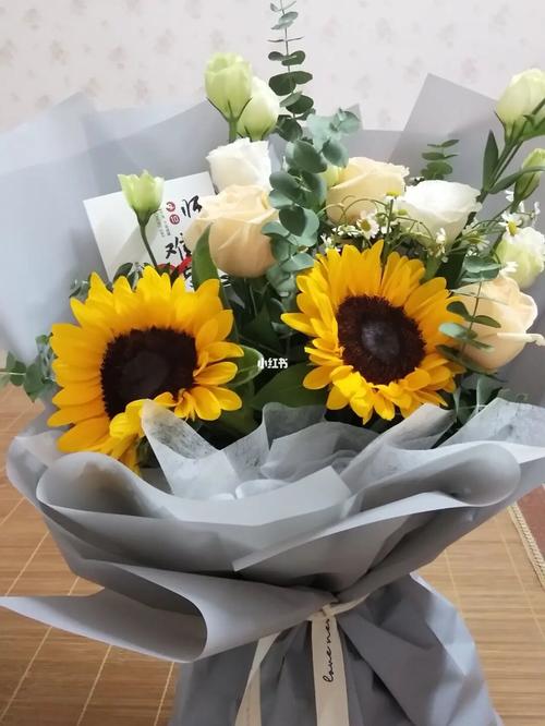 姐妹们,请问看得出来我有自己重新包扎过吗_花束_鲜花